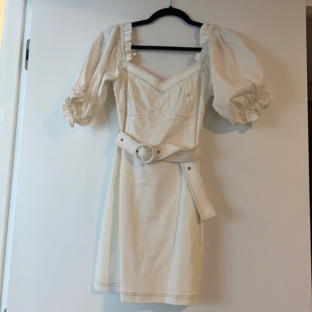 White dress with stitching and pockets, size XS